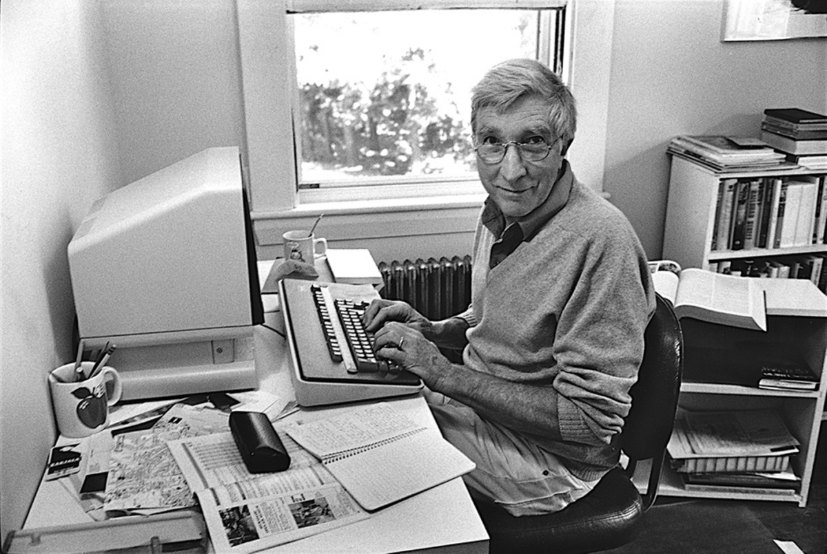 Писатели интернета. Джон Апдайк. Писатель Джон Апдайк. Джон Апдайк (1932-2009. Джон Апдайк фото.